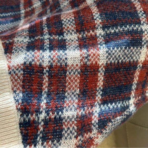 Banana Republic Plaid V-Neck Sweater - Picture 8 of 9